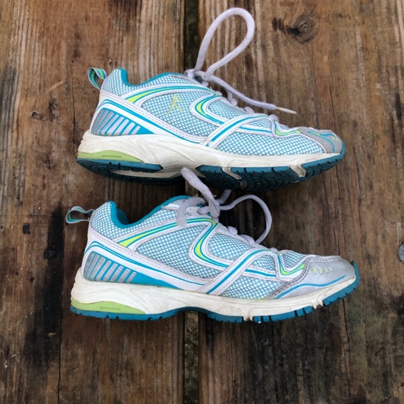 Girl’s Running Shoes - Picture 3 of 4